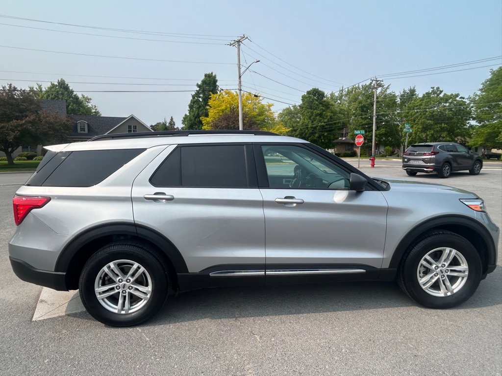 Used 2022 Ford Explorer XLT AWD/4WD image 5