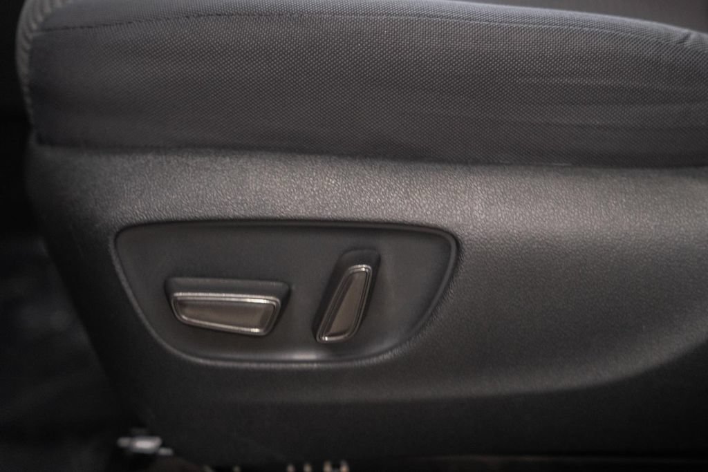 Used 2023 Toyota Highlander LE FWD image 36