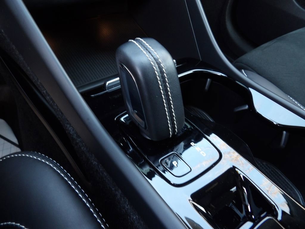 Used 2021 Volvo XC40 T5 R-Design w/ Protection Package Premier image 20