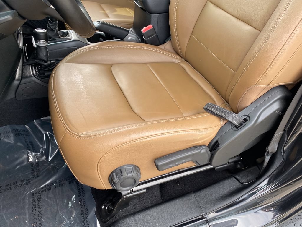 Used 2020 Jeep Wrangler Unlimited Sahara AWD/4WD image 16