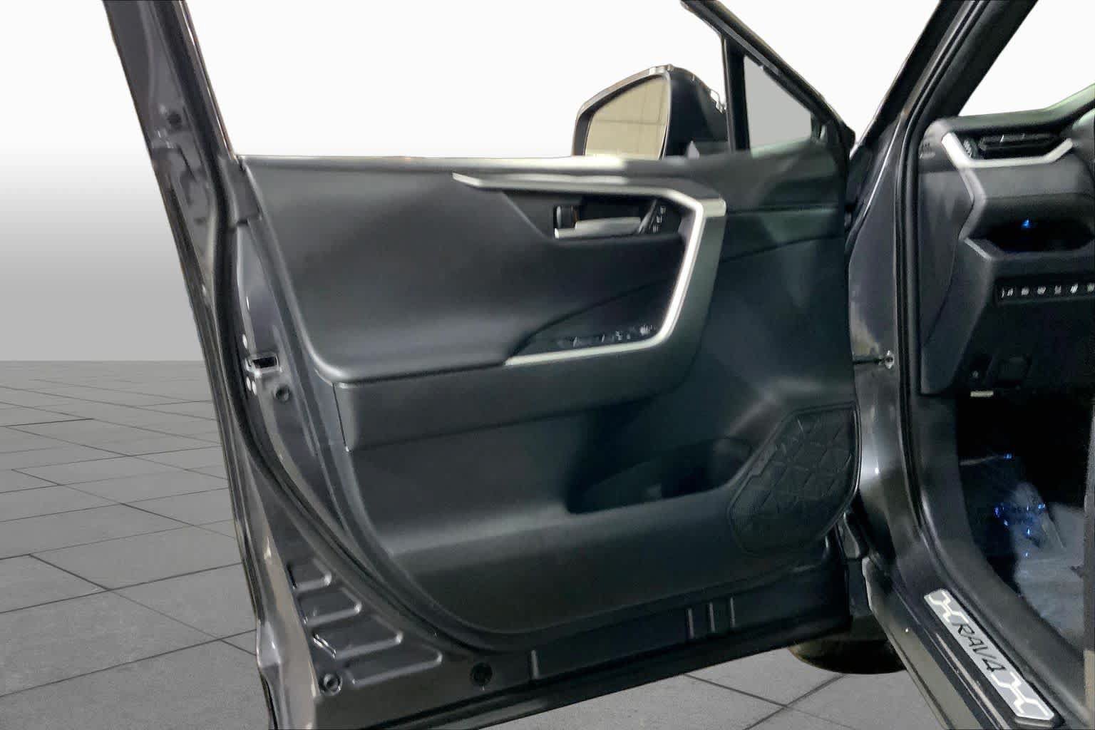 Used 2023 Toyota RAV4 XSE AWD/4WD image 22