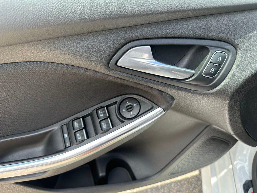 Used 2018 Ford Focus ST FWD image 21