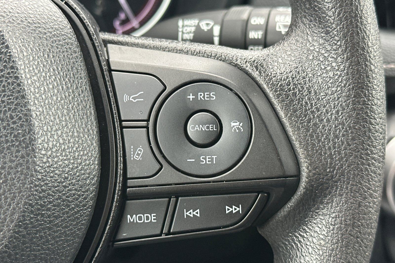 Used 2024 Toyota RAV4 XLE FWD image 29