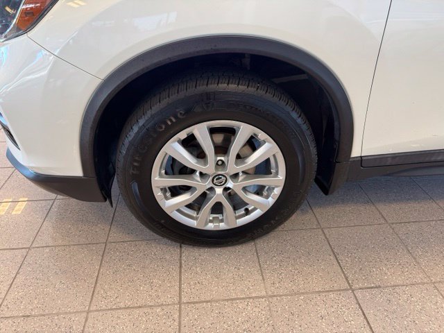 Used 2018 Nissan Rogue SV w/ Sun & Sound Touring Package AWD/4WD image 39