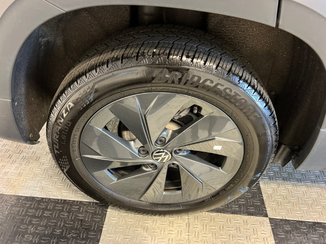 Certified 2025 Volkswagen Taos S FWD image 14