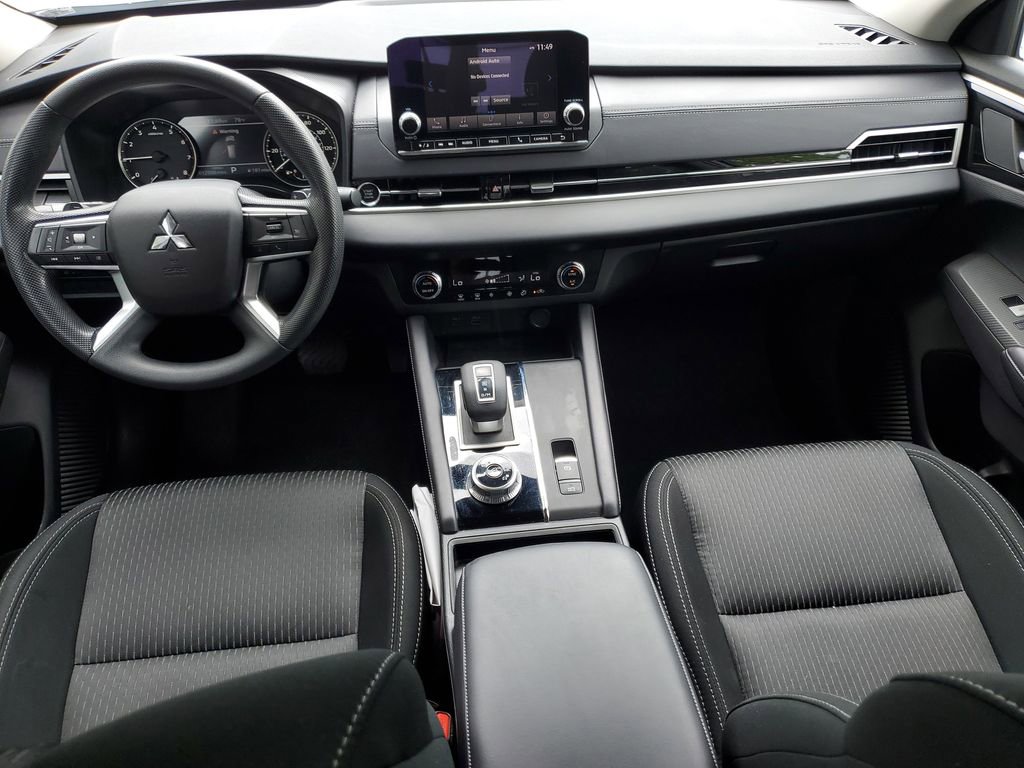 Used 2023 Mitsubishi Outlander ES FWD image 11