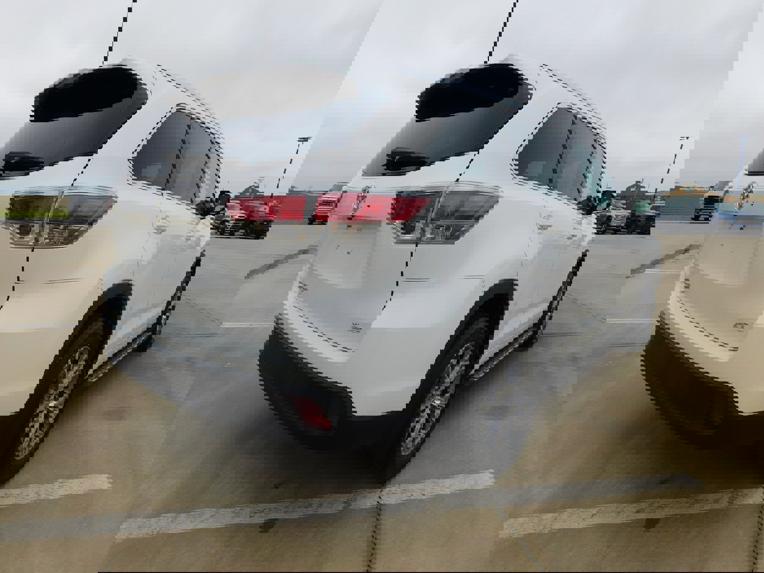 Used 2014 Toyota Highlander XLE image 5