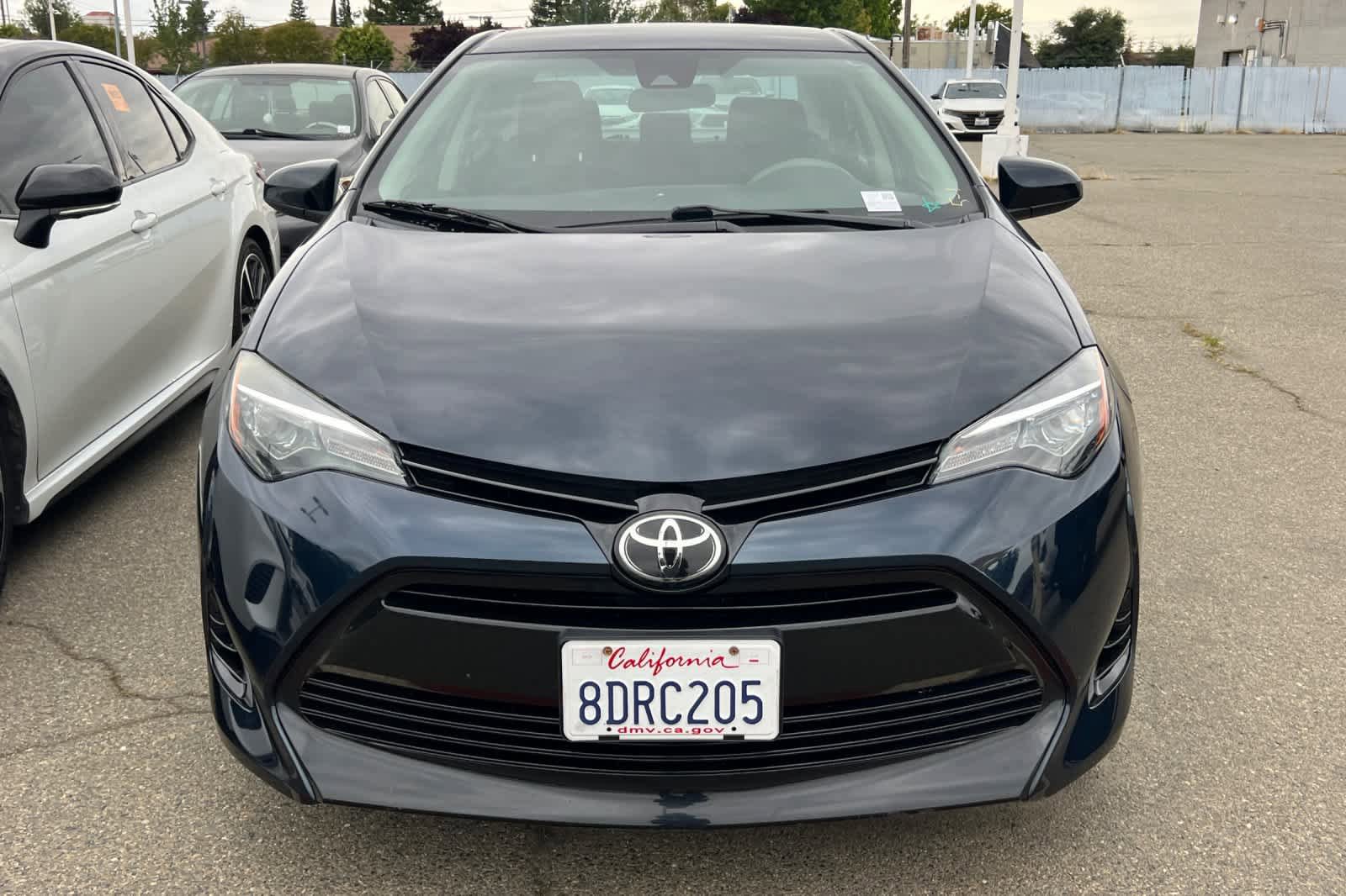 Used 2018 Toyota Corolla LE FWD image 2