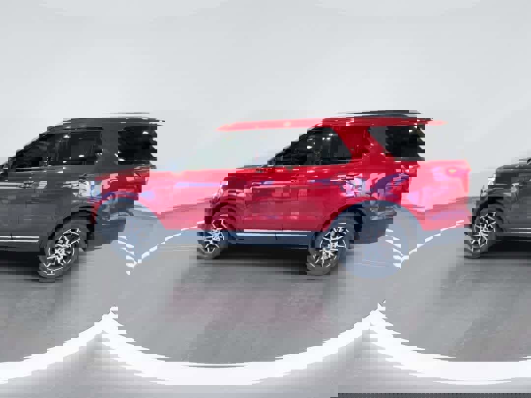 Used 2016 Ford Explorer XLT w/ Equipment Group 202A image 5