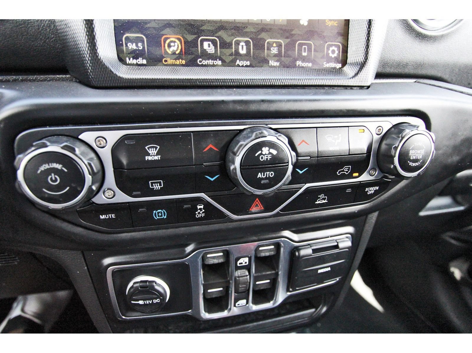 Used 2023 Jeep Wrangler Unlimited Sahara AWD/4WD image 26