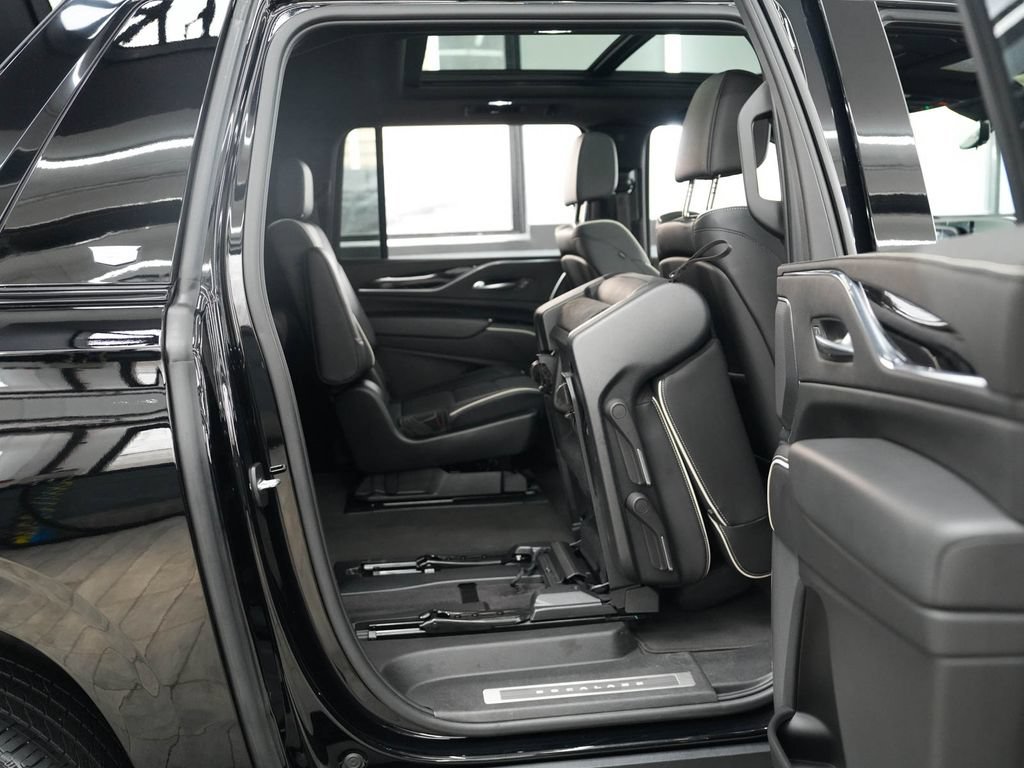 Used 2023 Cadillac Escalade ESV Sport w/ LPO, ONYX Package AWD/4WD image 36