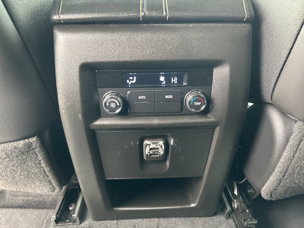 Used 2023 Chevrolet Traverse LT image 20