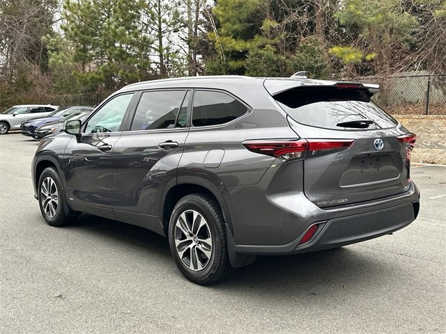 Certified 2024 Toyota Highlander XLE image 3