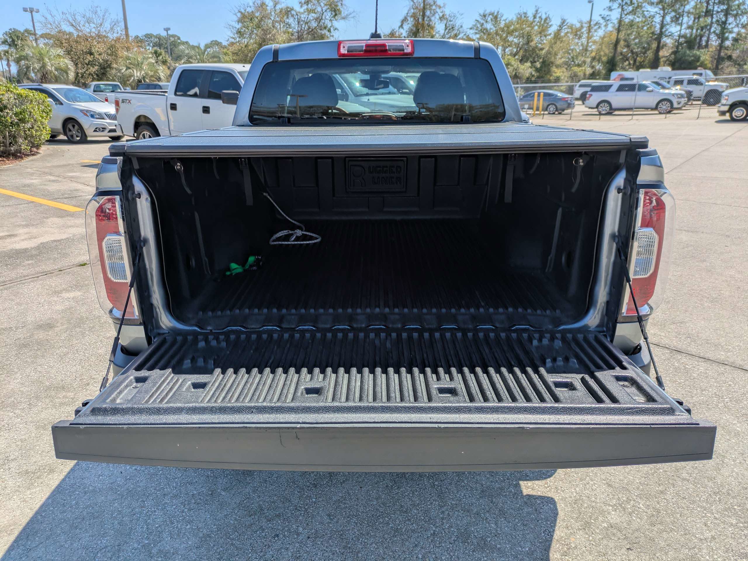 Used 2019 GMC Canyon SLE image 14