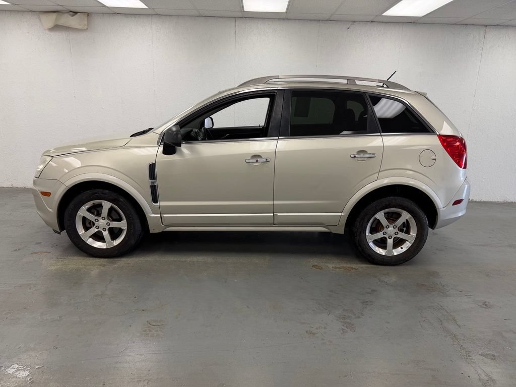 Used 2014 Chevrolet Captiva Sport LT FWD image 2