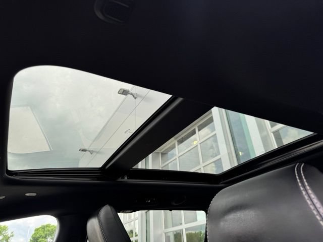 Used 2025 Chrysler Pacifica Limited FWD image 7