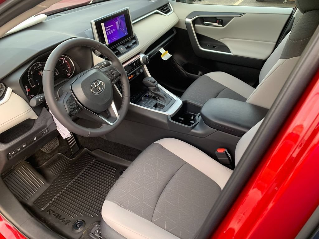 New 2025 Toyota RAV4 XLE w/ Convenience Package AWD/4WD image 9