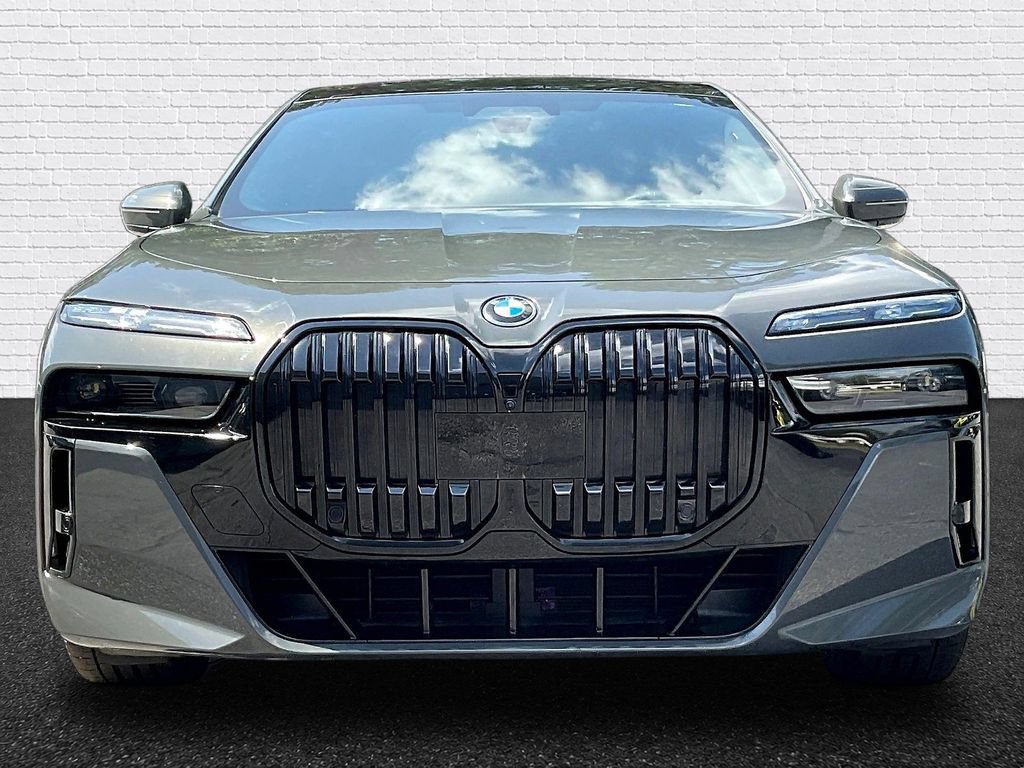 Used 2023 BMW i7 xDrive60 w/ Executive Package 2 AWD/4WD image 2