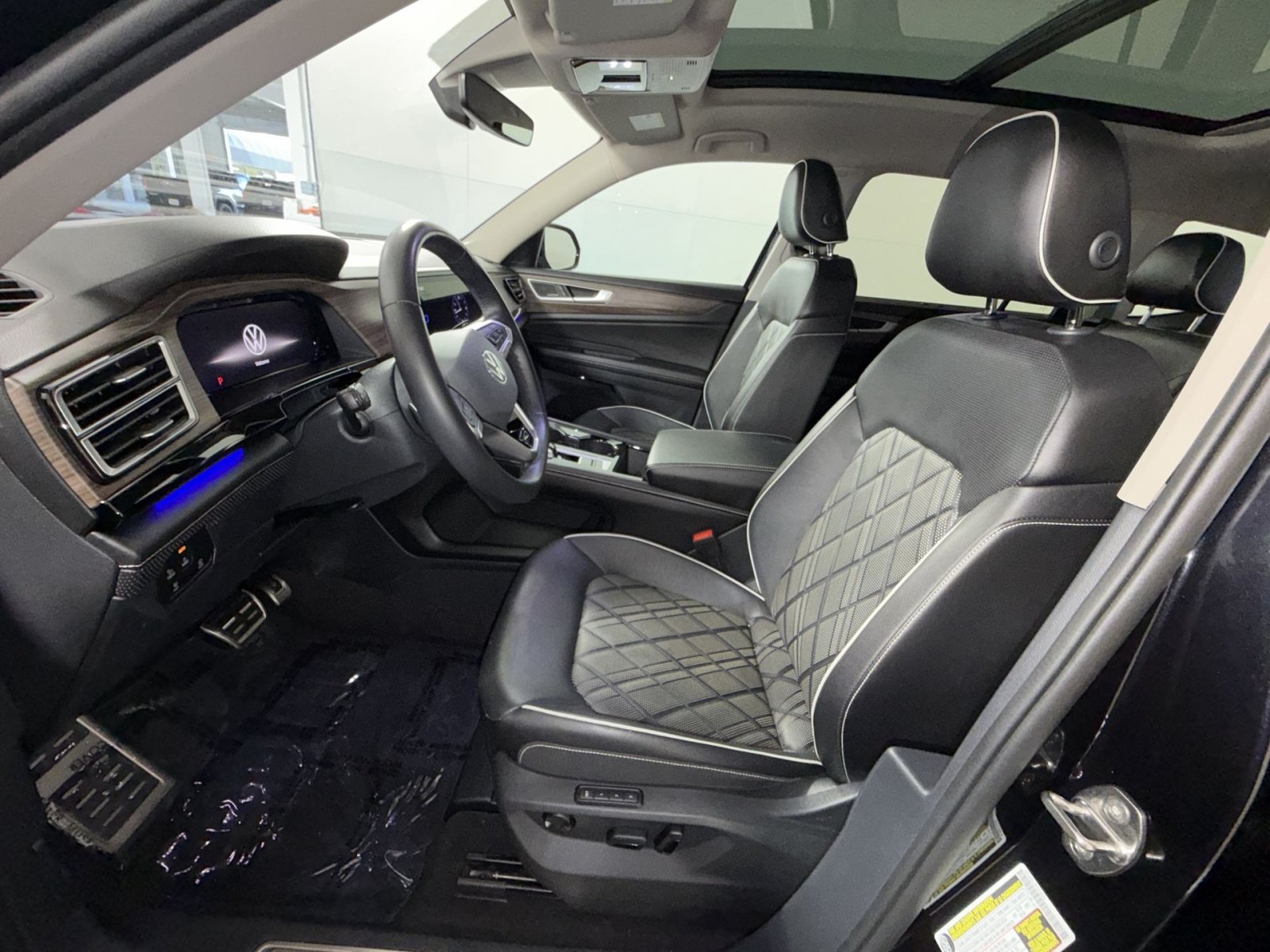 Used 2024 Volkswagen Atlas SEL Premium R-Line AWD/4WD image 13