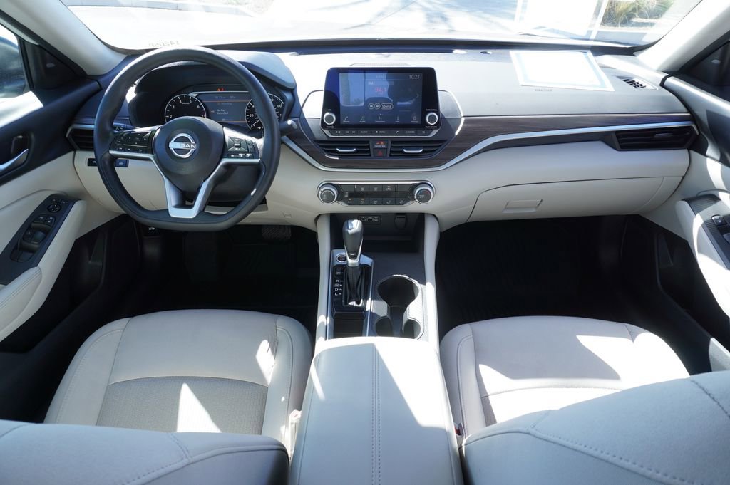 Certified 2025 Nissan Altima 2.5 SV FWD image 11