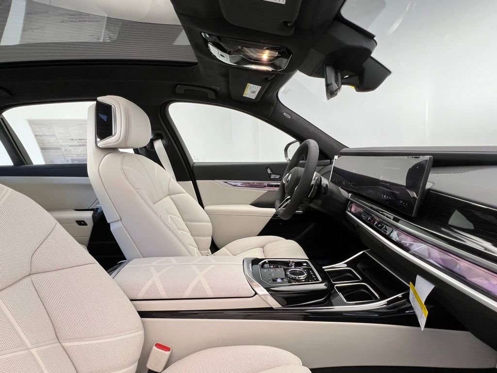 New 2026 BMW 740i w/ Executive Package image 6