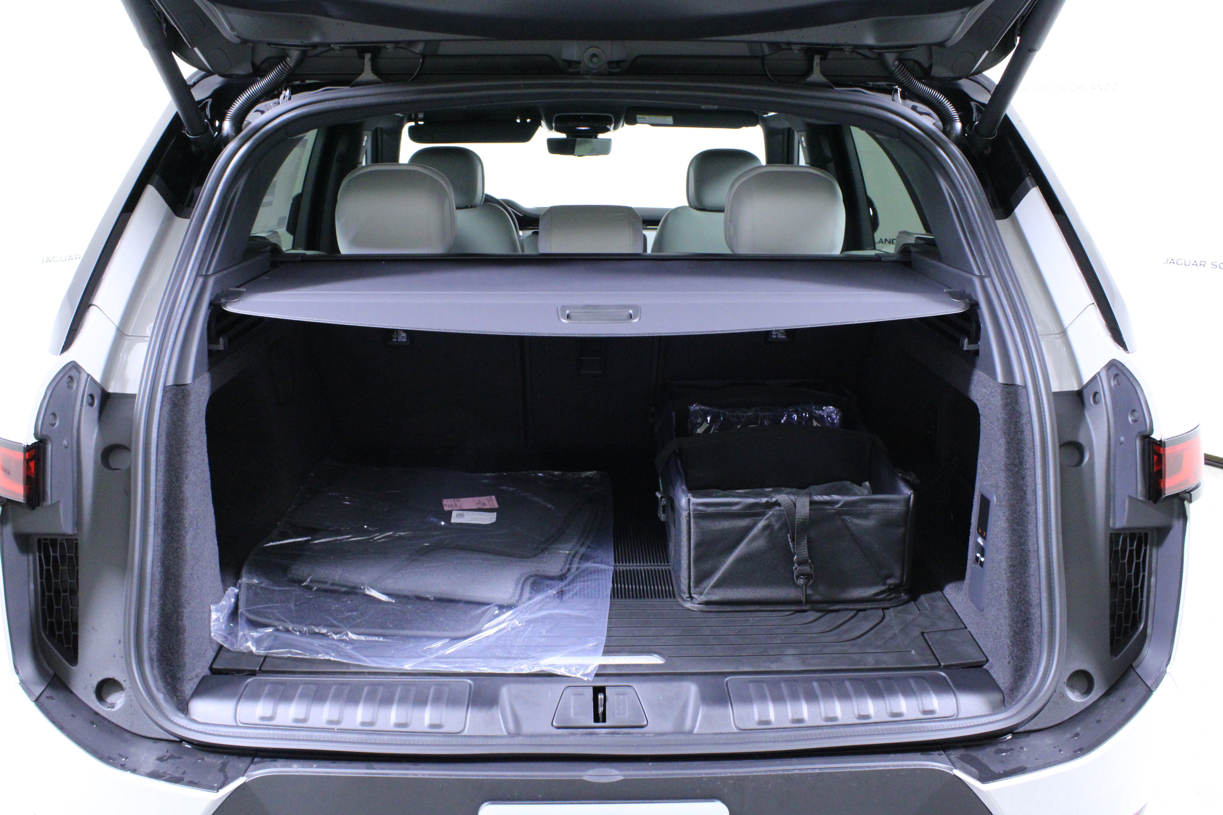 New 2026 Land Rover Range Rover Sport SE image 9