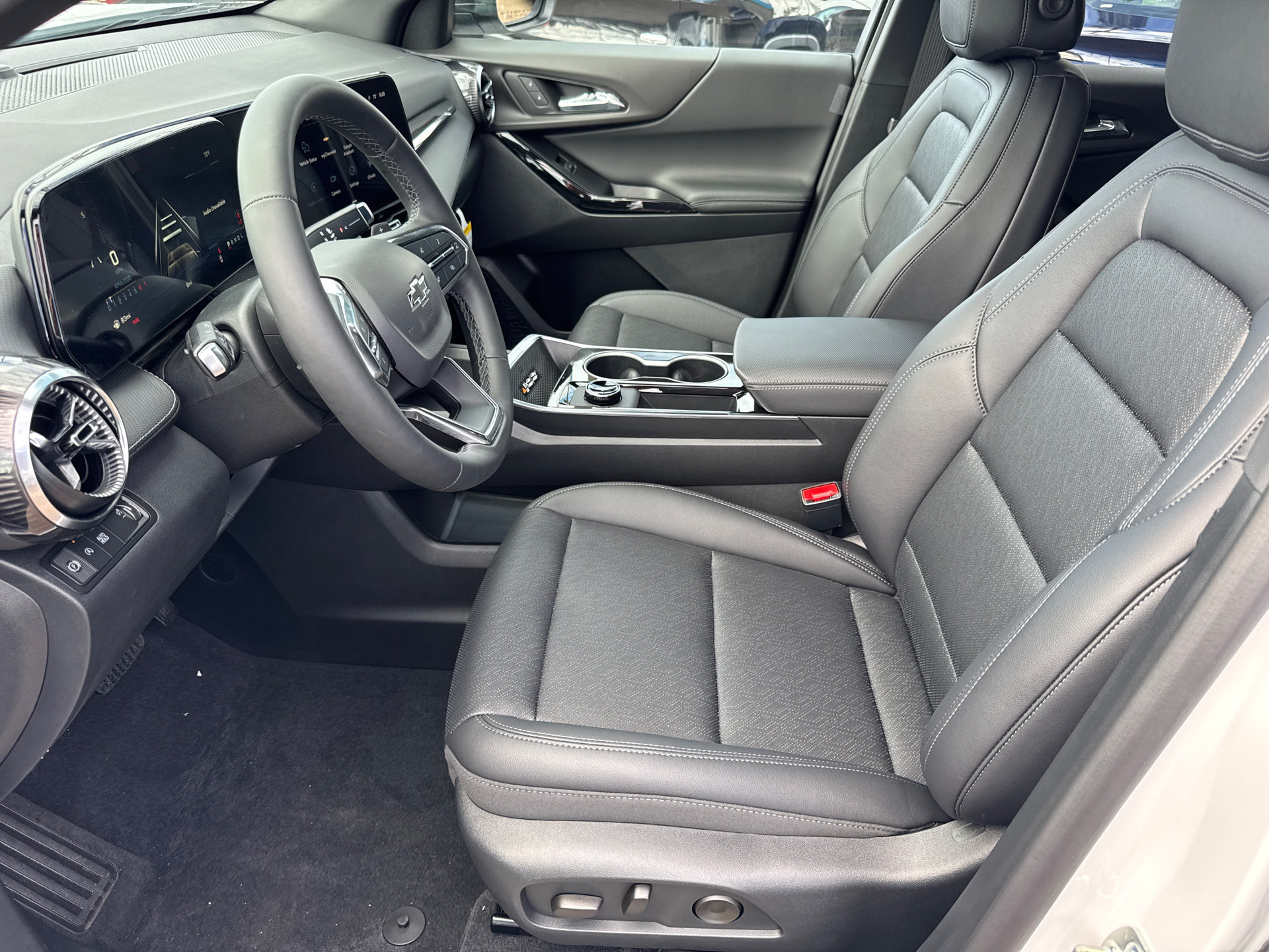 New 2027 Chevrolet Equinox LT w/ Convenience Package II FWD image 19