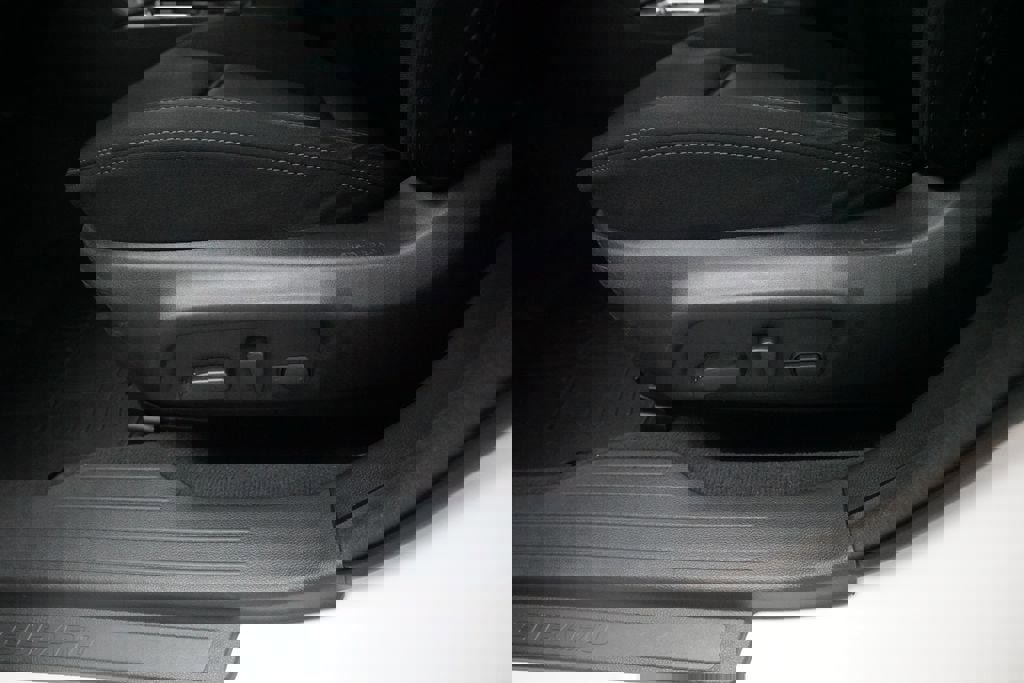 Used 2016 Subaru Legacy 2.5i Premium AWD/4WD image 29