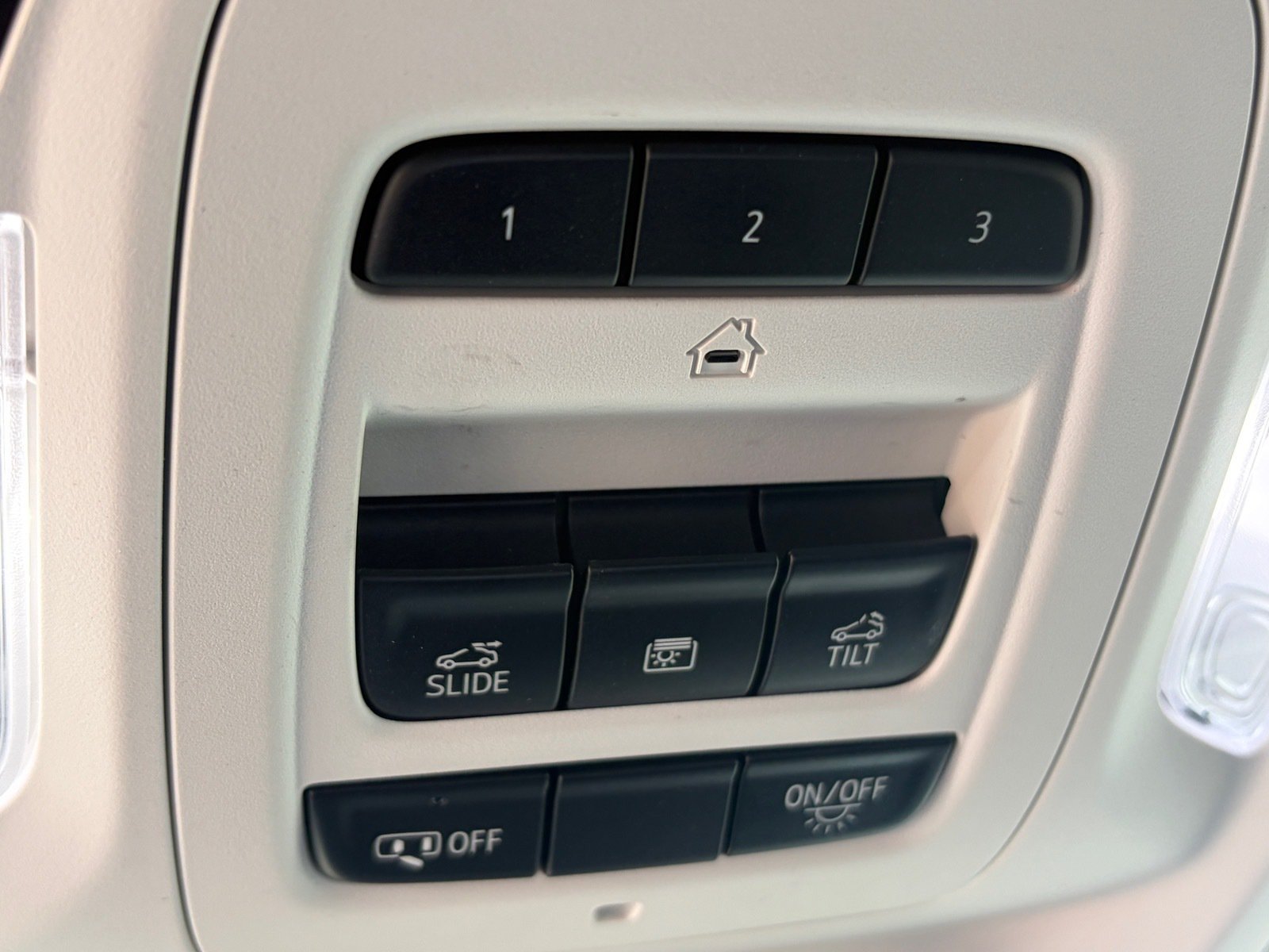 Used 2025 Buick Envision Avenir AWD/4WD image 31