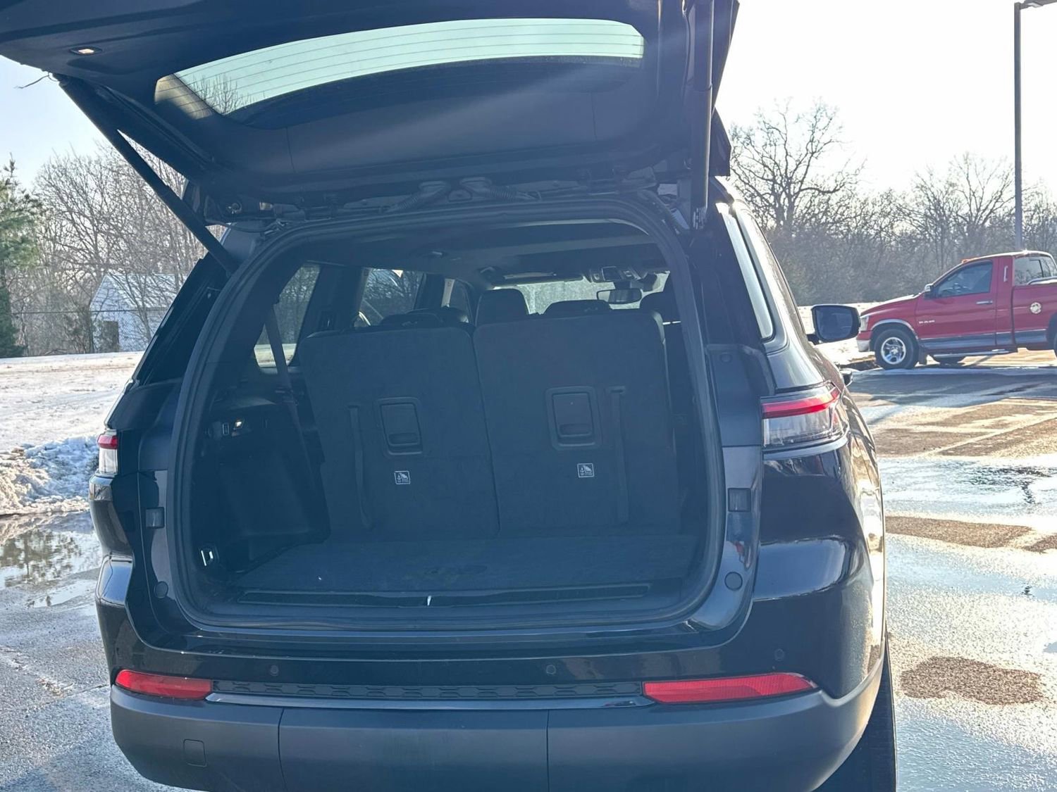 Used 2023 Jeep Grand Cherokee L Altitude image 13