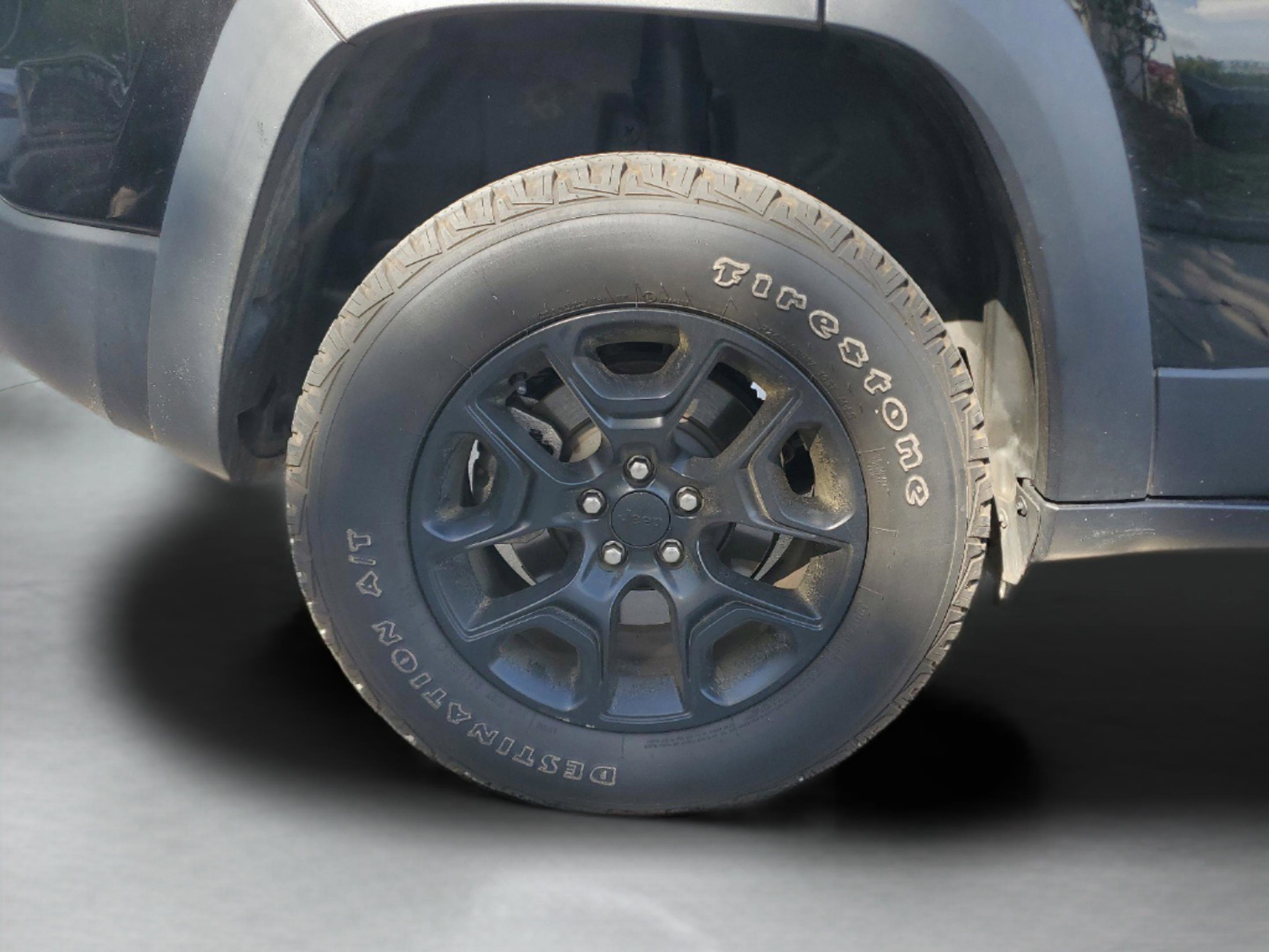 Used 2022 Jeep Cherokee Trailhawk w/ Sound & Nav Group image 28