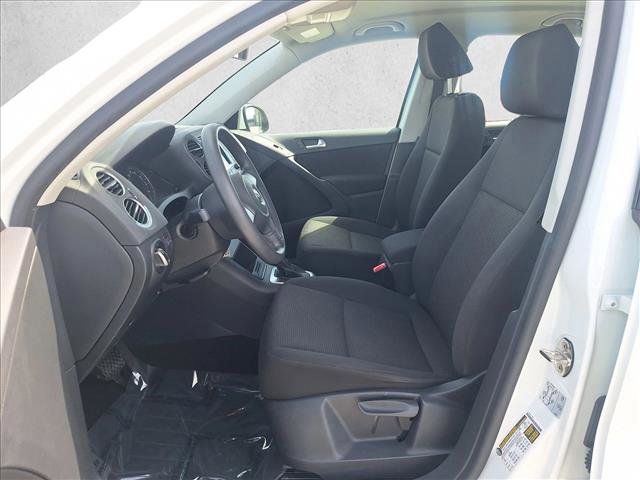 Used 2017 Volkswagen Tiguan Limited w/ Alloy Wheels Package FWD image 10