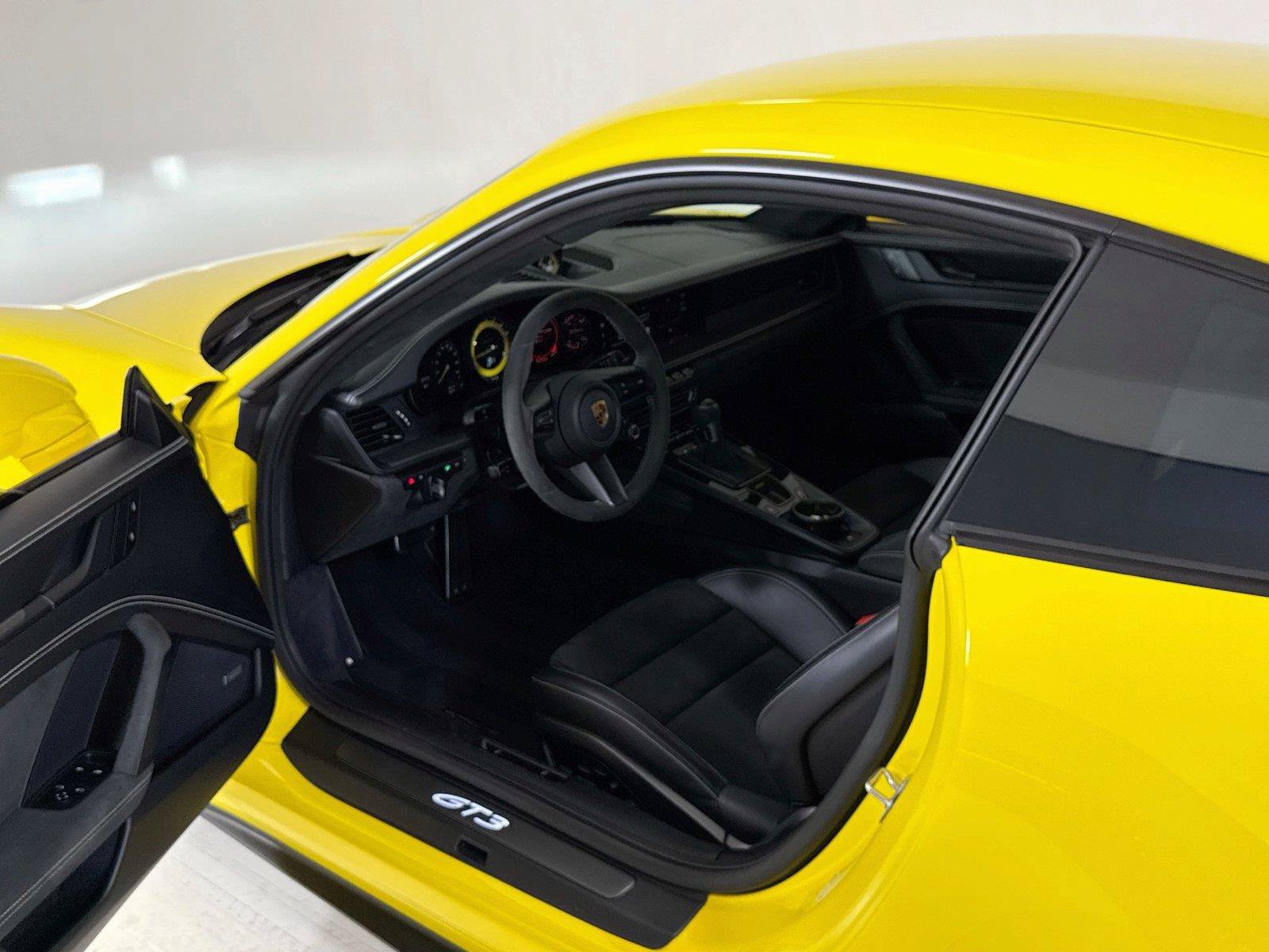Used 2022 Porsche 911 GT3 RWD image 15