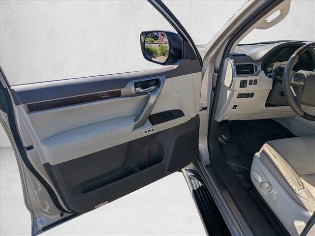 Used 2016 Lexus GX 460 w/ Premium Package image 10