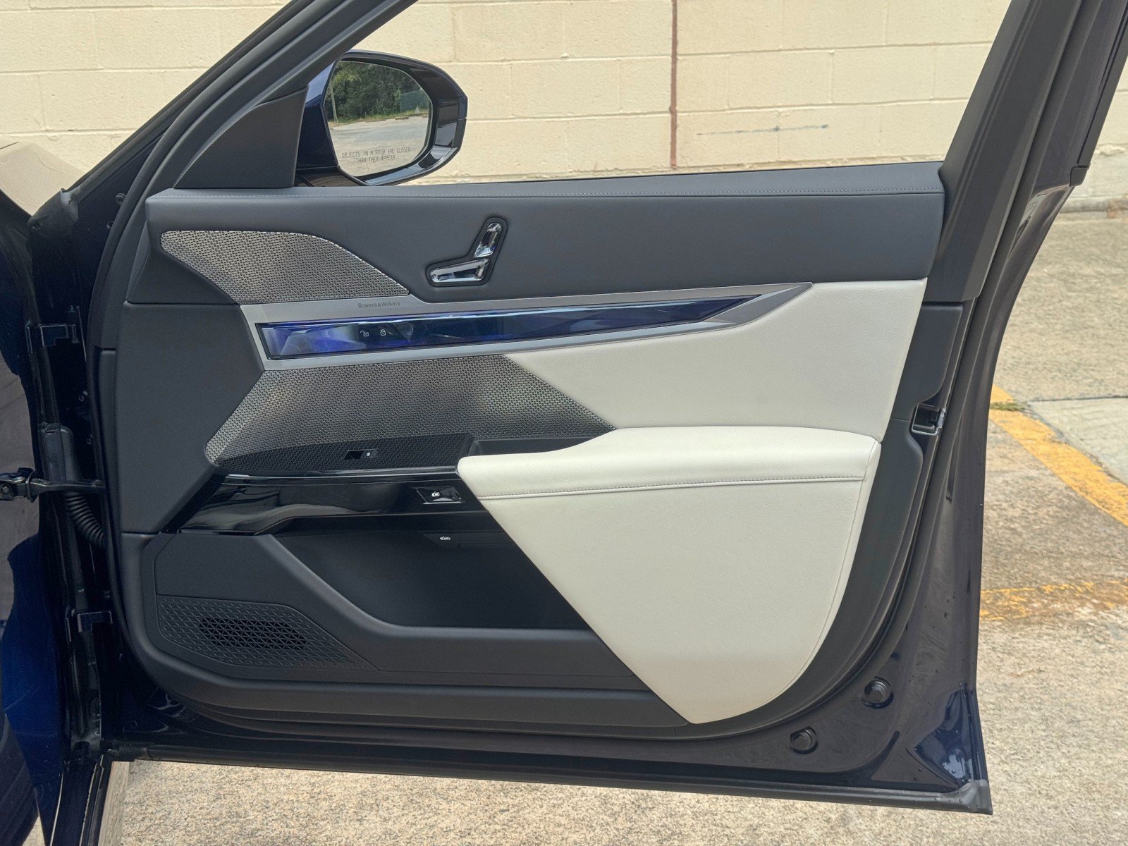 Used 2023 BMW i7 xDrive60 AWD/4WD image 60