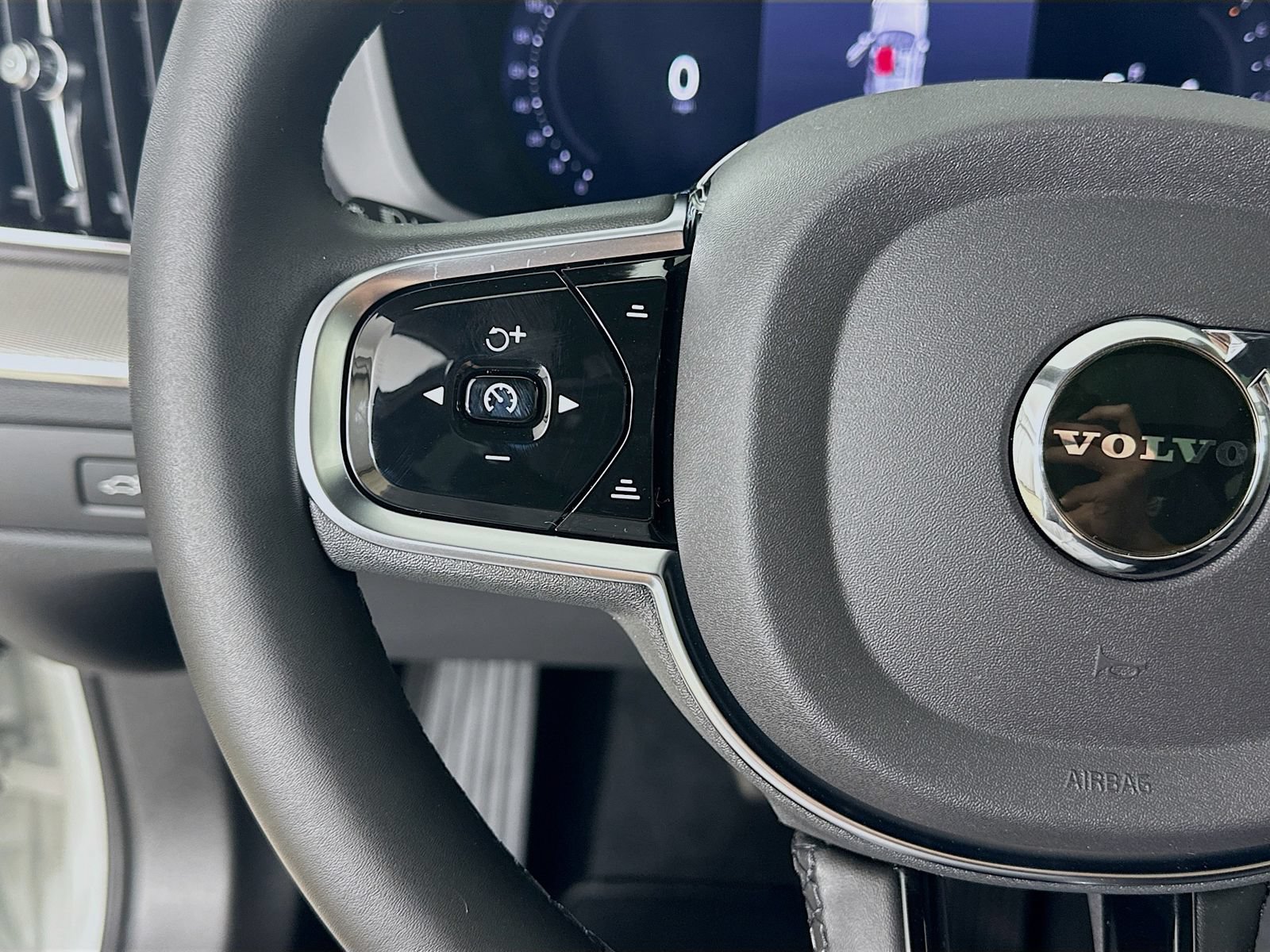 New 2026 Volvo XC60 B5 Ultra w/ Protection Package Premier AWD/4WD image 17