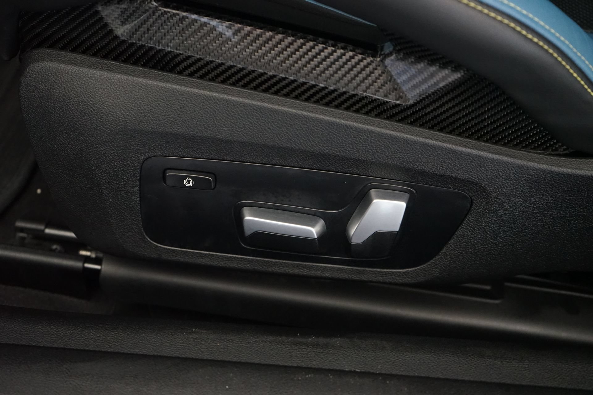 Used 2023 BMW M4 Competition w/ M Carbon Exterior Package RWD image 34