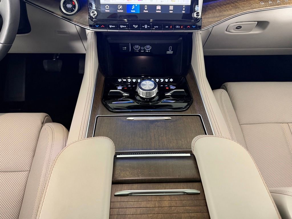 Certified 2025 Jeep Grand Wagoneer 4WD image 16