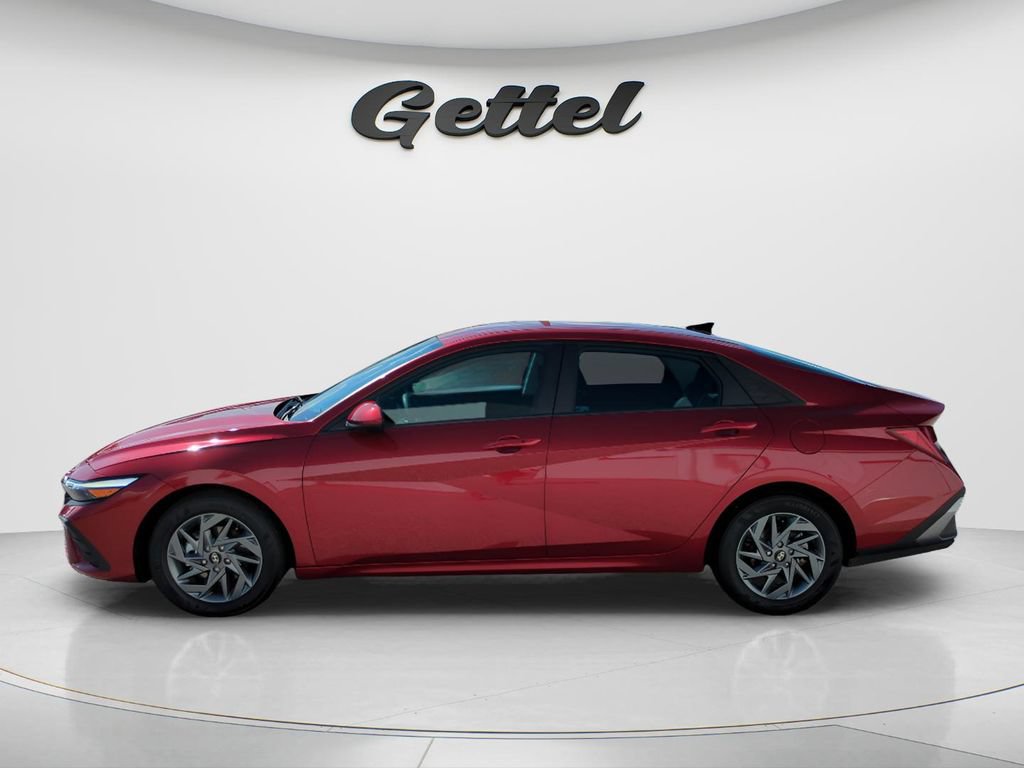 Used 2024 Hyundai Elantra Blue FWD image 8