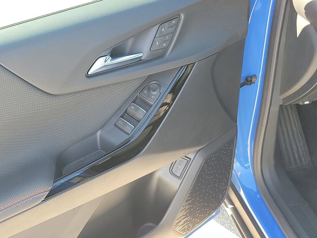 Used 2025 Chevrolet Equinox RS w/ Safety and Technology Package image 40