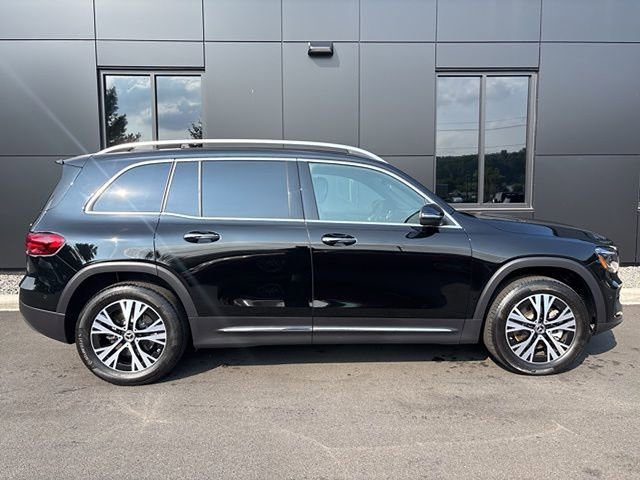 Used 2025 Mercedes-Benz GLB 250 4MATIC image 6