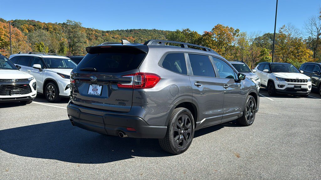 Used 2023 Subaru Ascent Onyx Edition AWD/4WD image 6