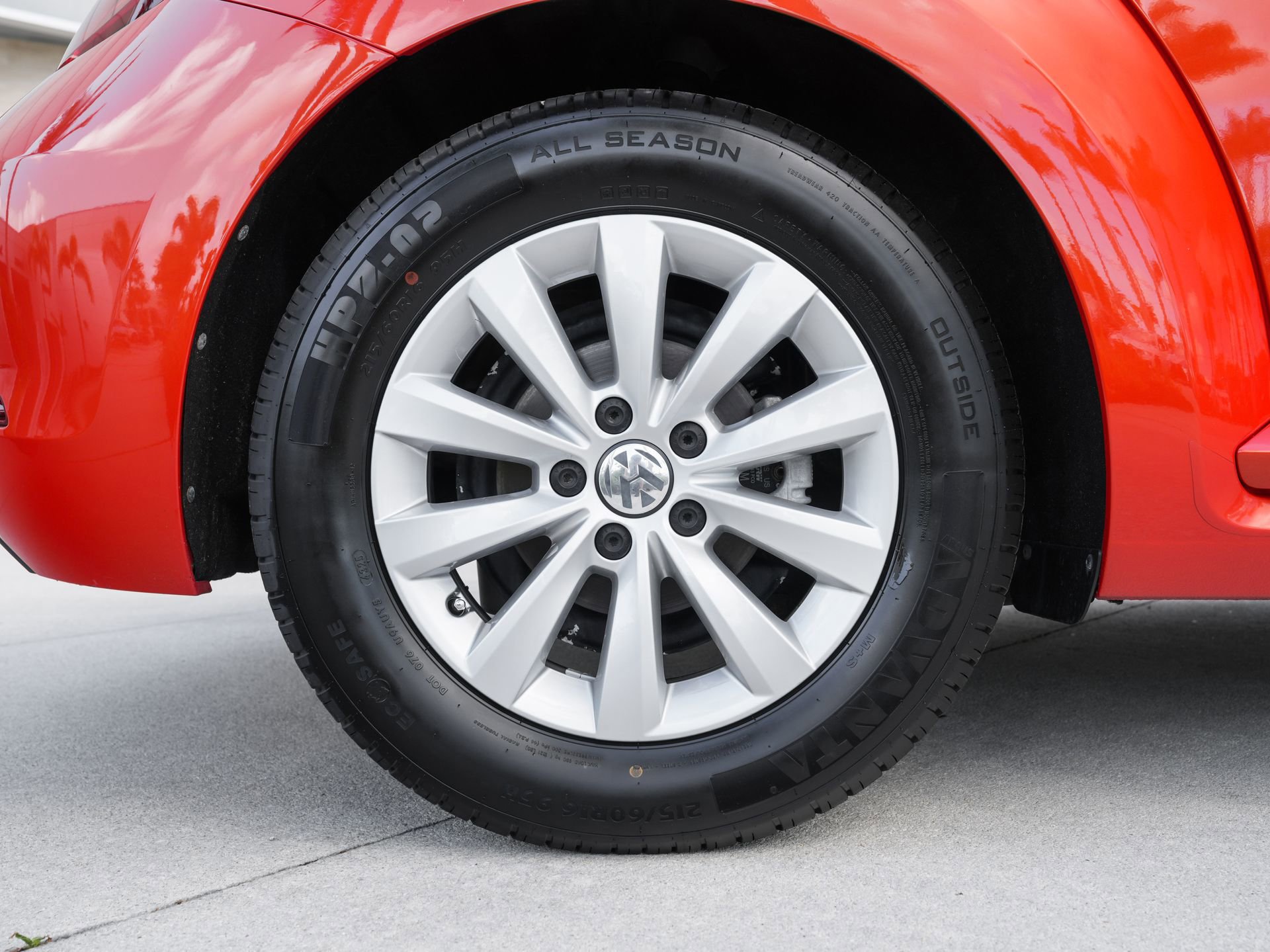 Used 2019 Volkswagen Beetle 2.0T S FWD image 28