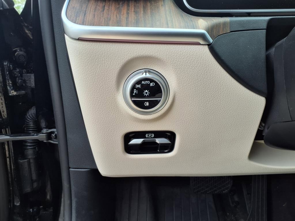 New 2025 Mercedes-Benz C 300 4MATIC Sedan image 16