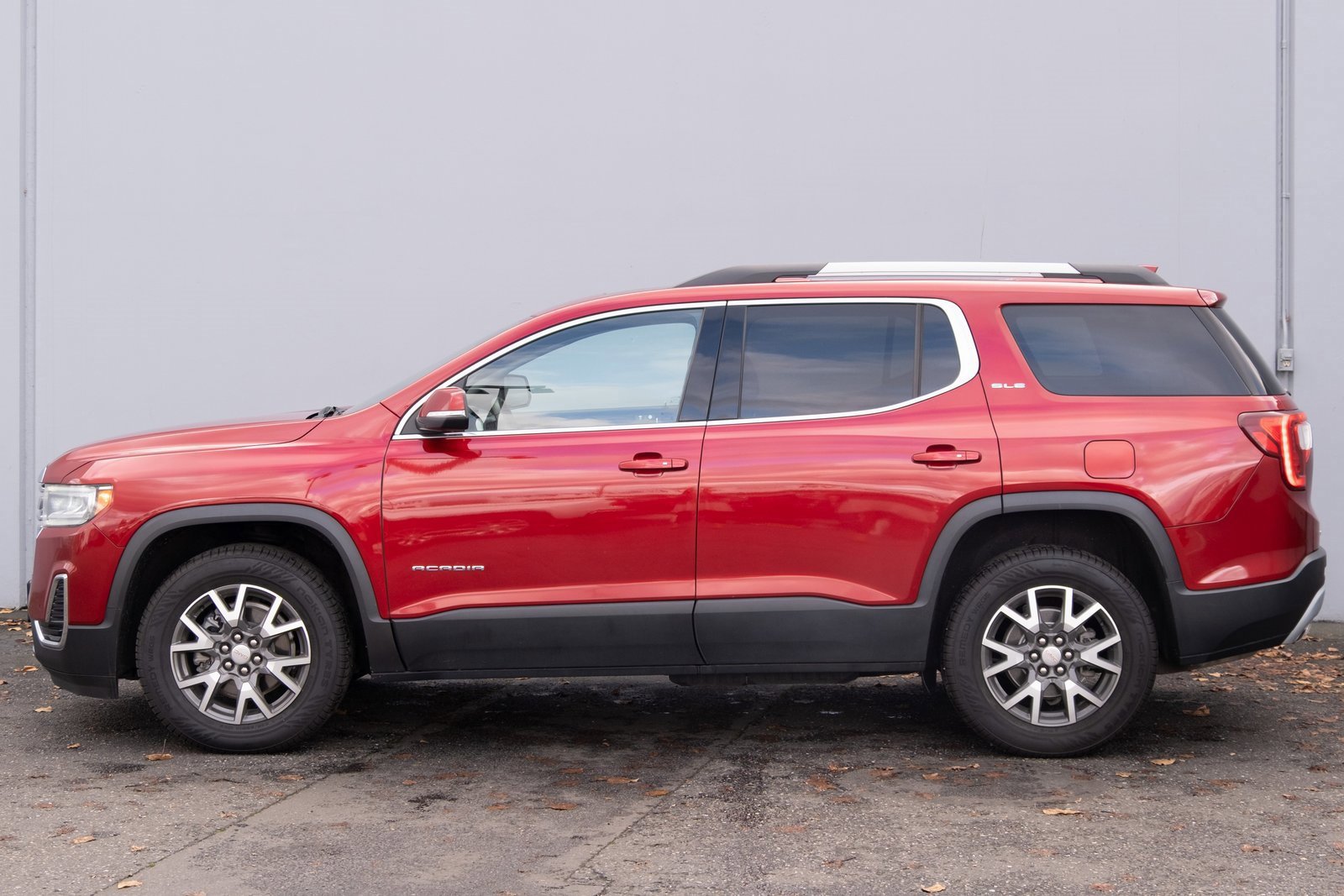Used 2022 GMC Acadia SLE image 30