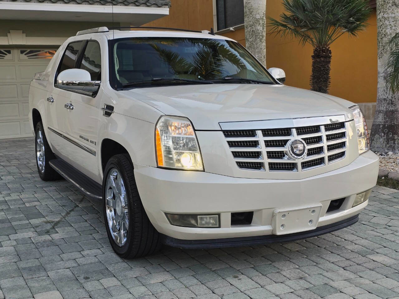 Used 2007 Cadillac Escalade EXT w/ Information Package image 11