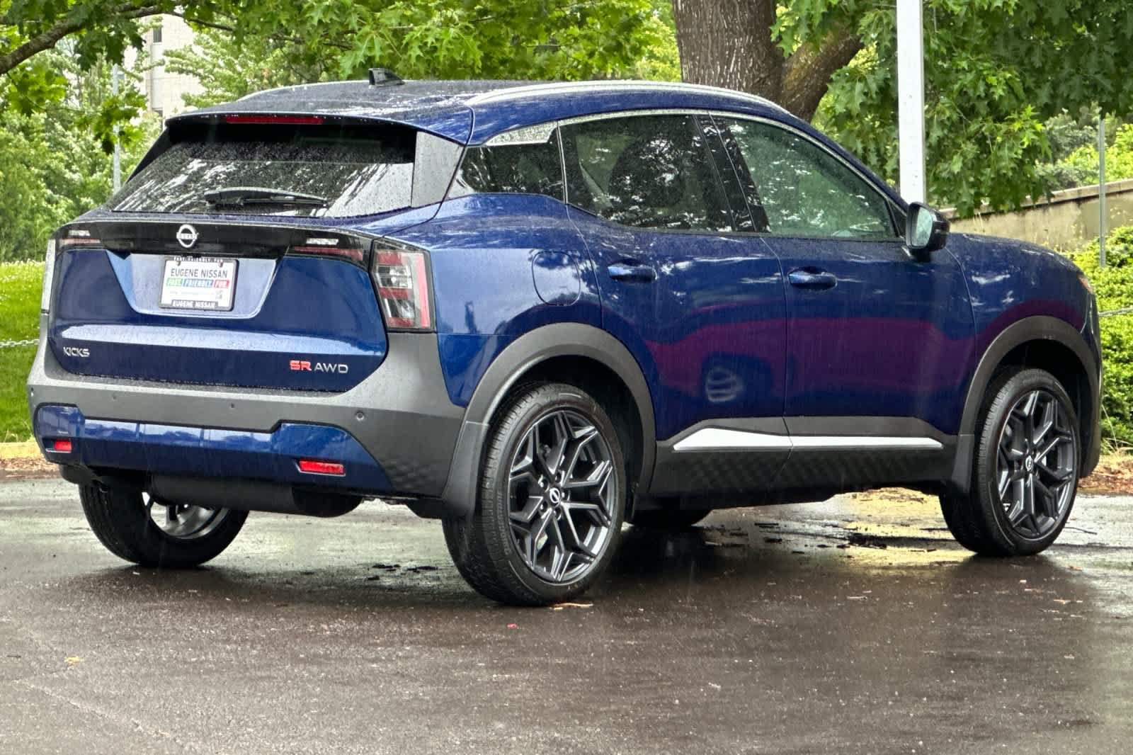 New 2026 Nissan Kicks SR AWD/4WD image 2