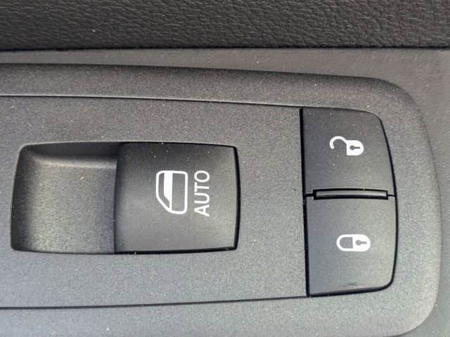 New 2027 Chrysler Pacifica Select FWD image 31