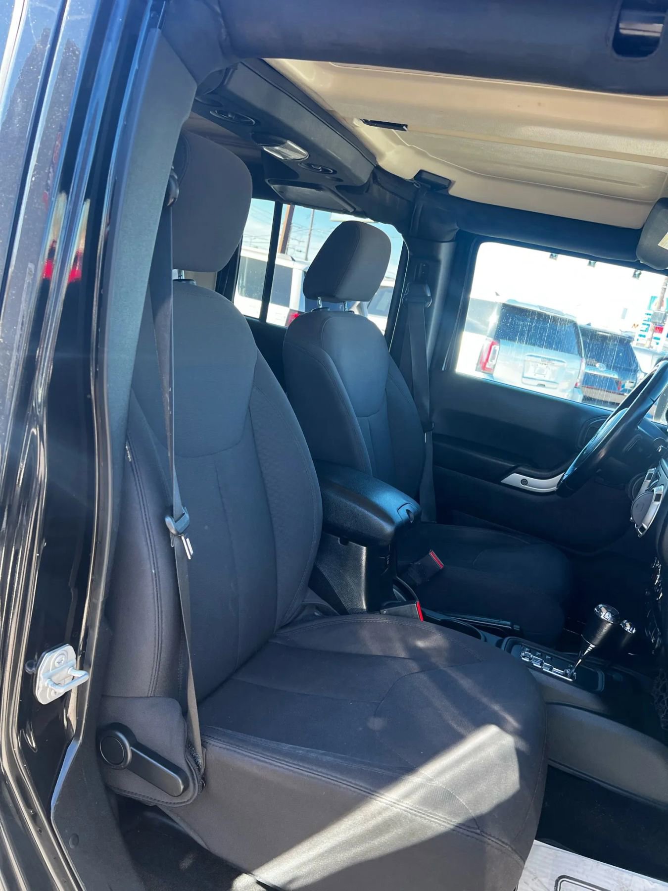 Used 2018 Jeep Wrangler Unlimited Sahara image 9