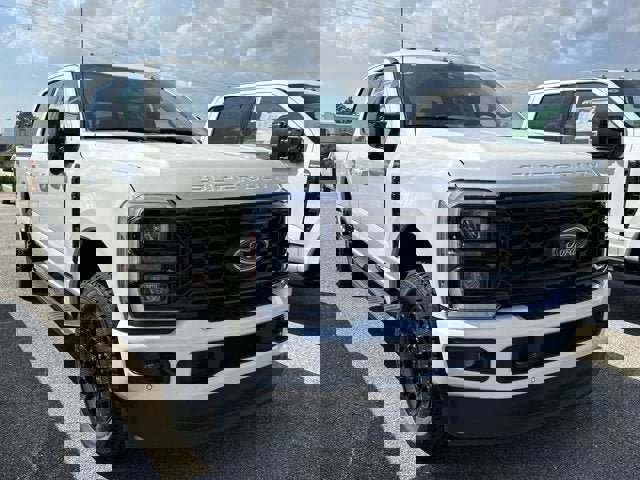 New 2026 Ford F350 Lariat w/ Black Appearance Package